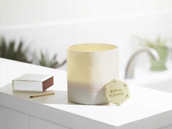 Pagua Bay Luxury Beeswax Candle by Isle De Nature - Image 3